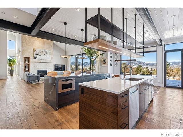 635 Paragon Drive