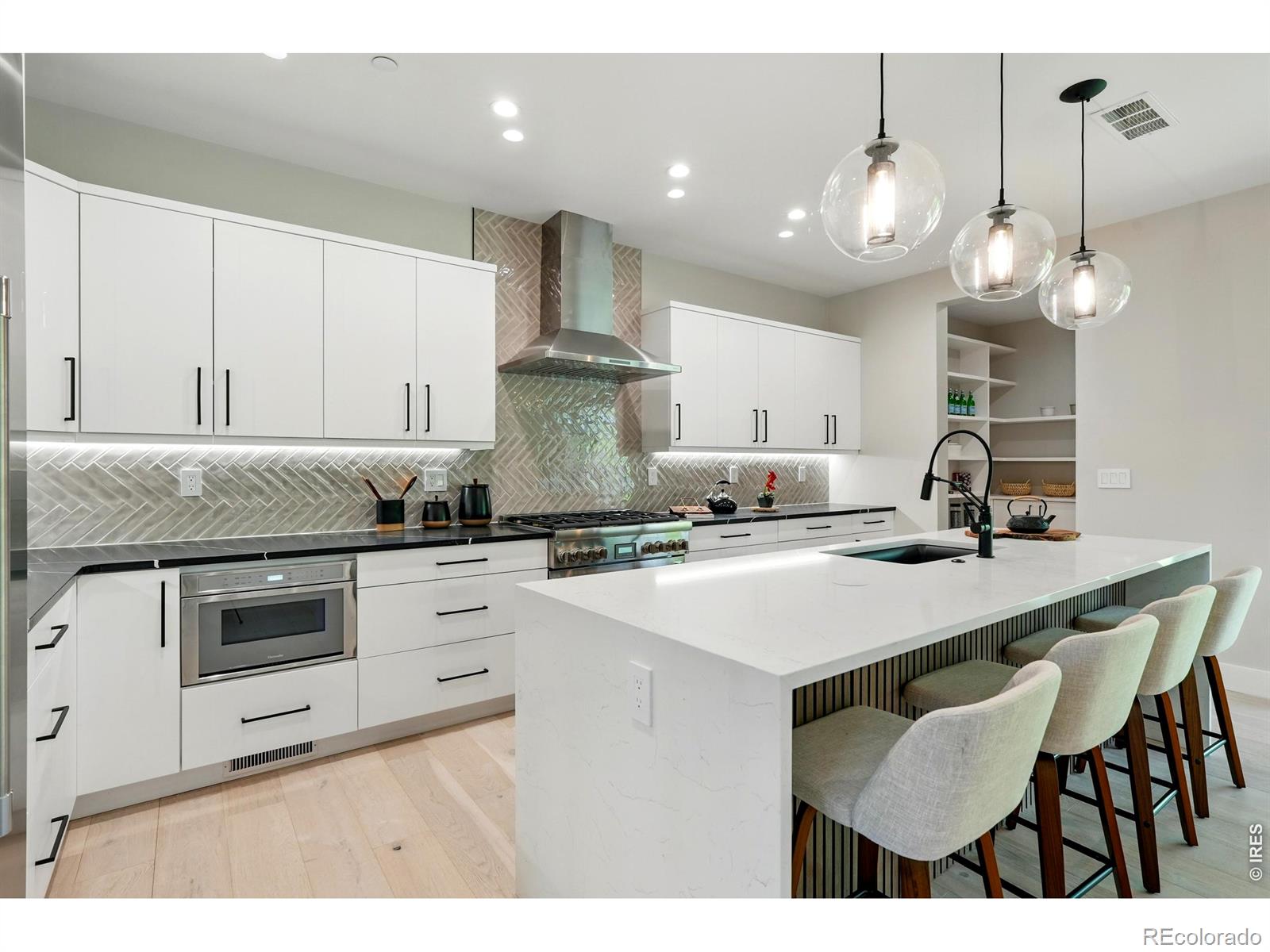 2860 Table Mesa Drive