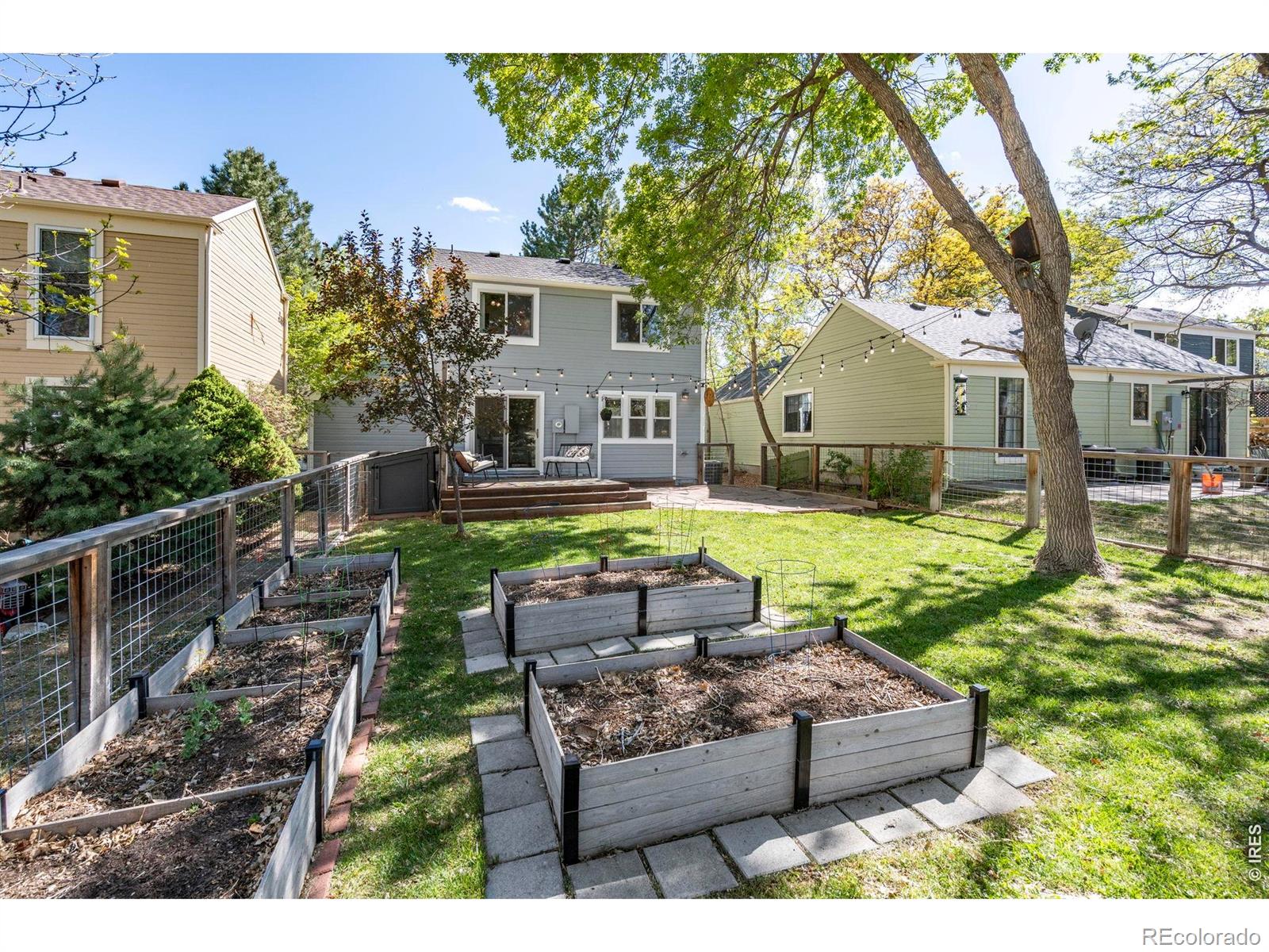 209 W Sycamore Lane