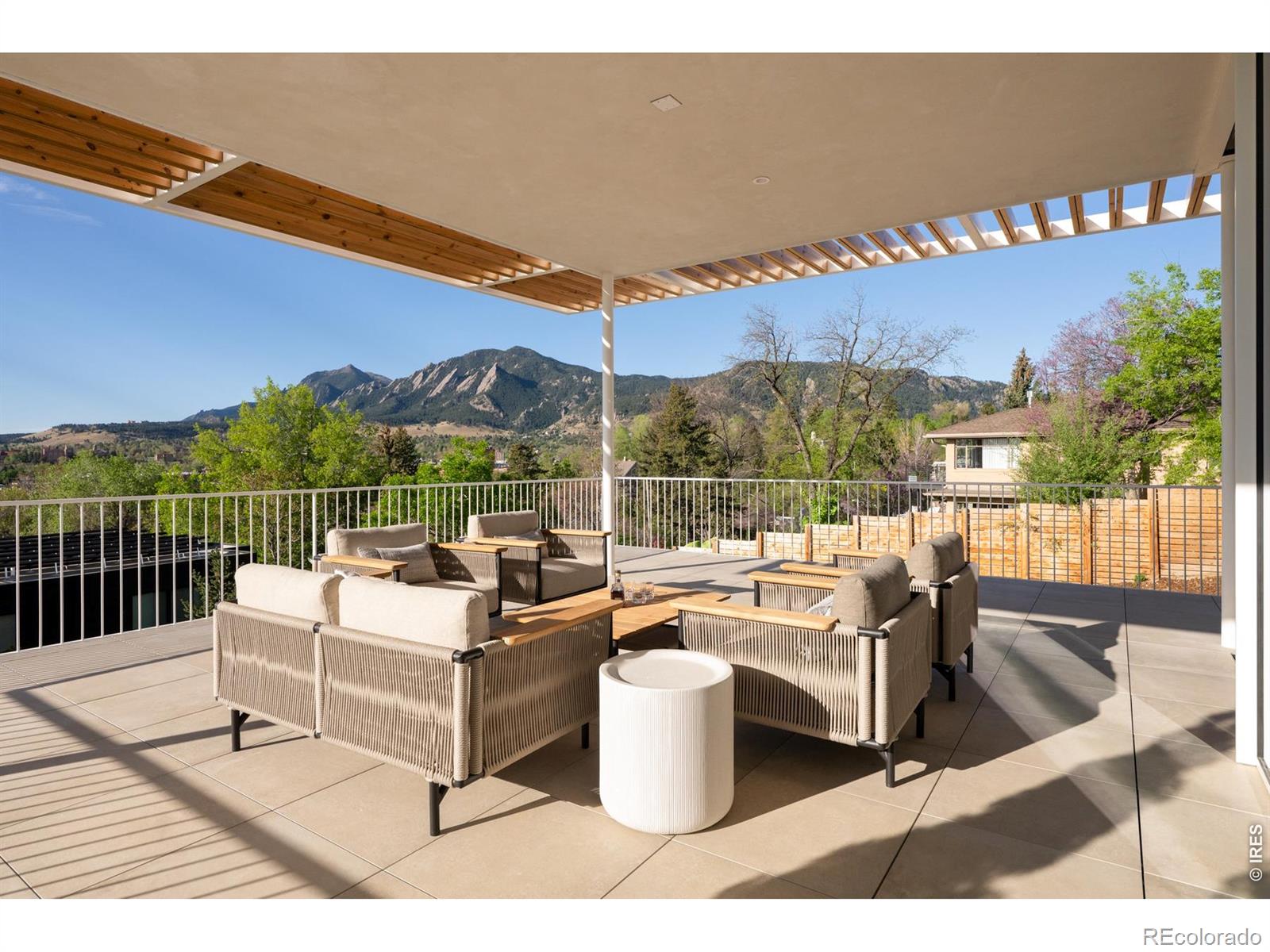 1750 Sunset Boulevard
