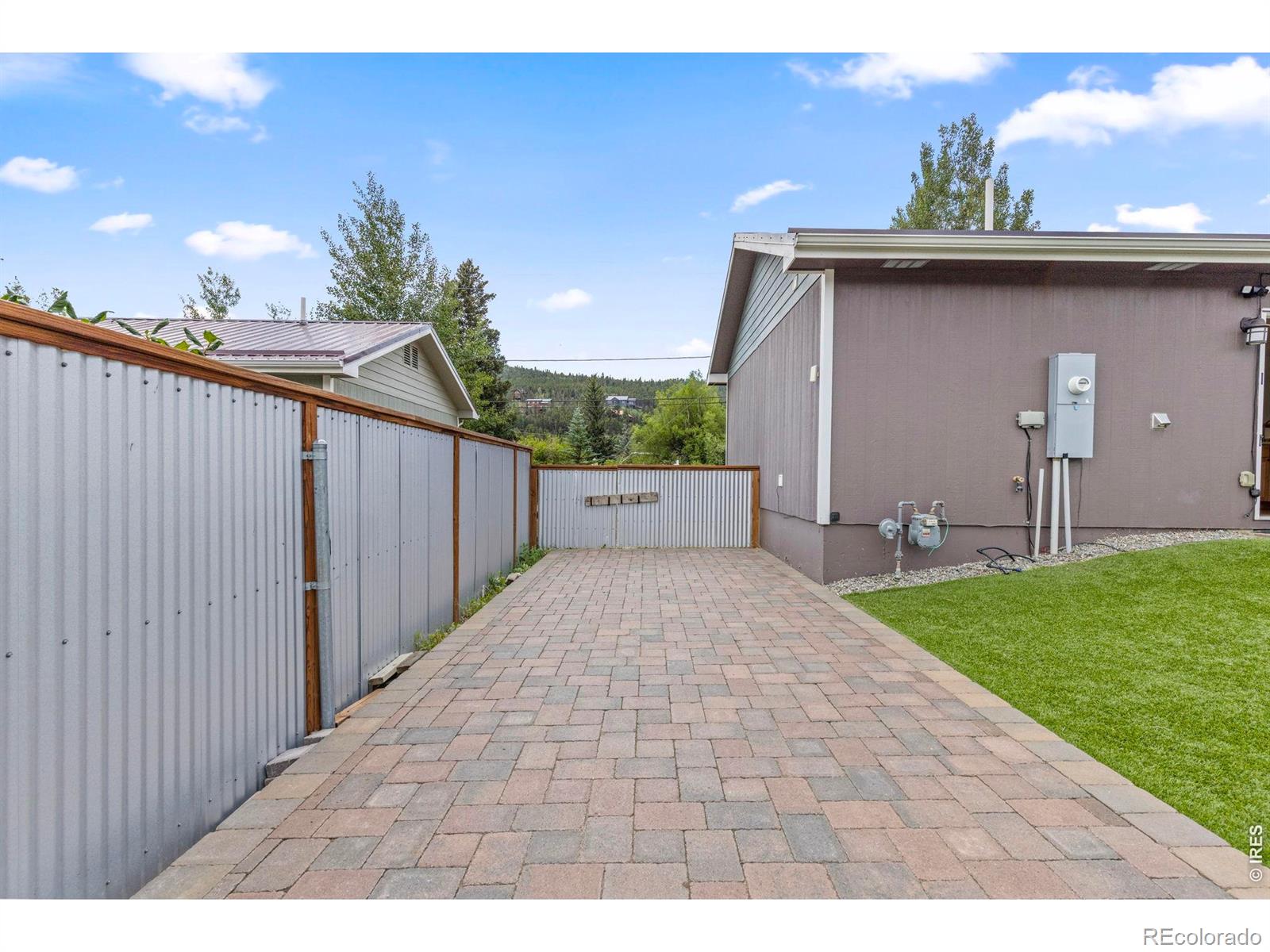 185 E 2nd Street