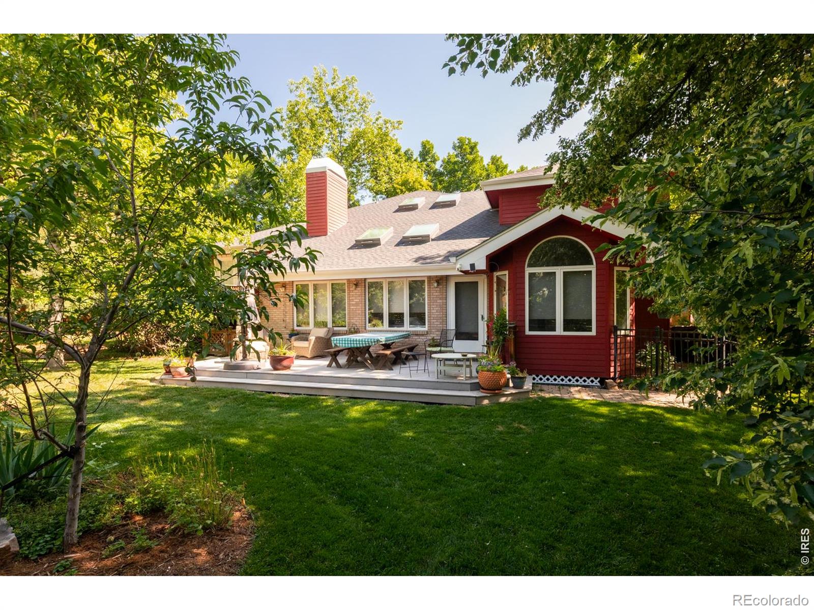 1127 Juniper Avenue