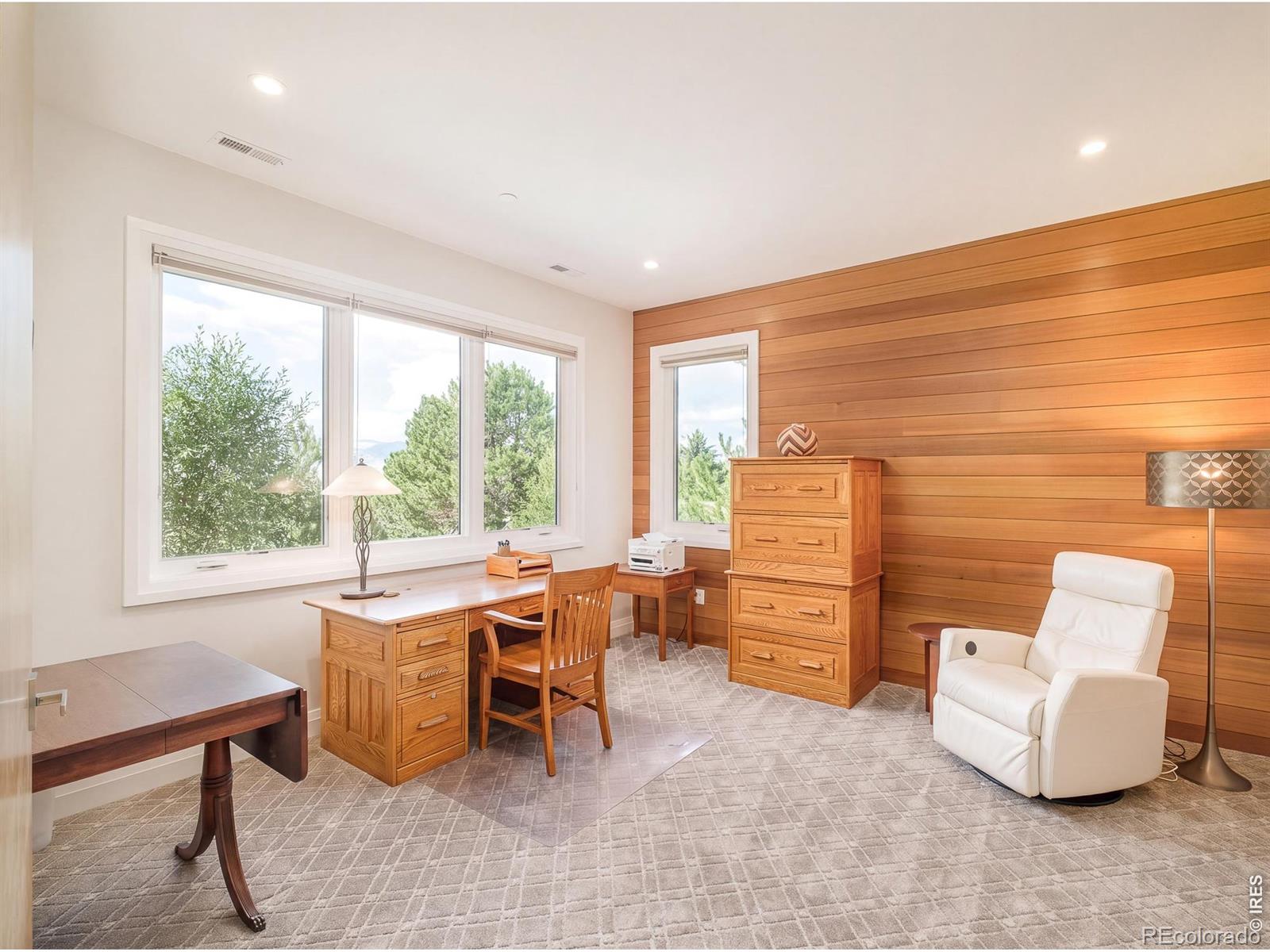 975 Westview Drive