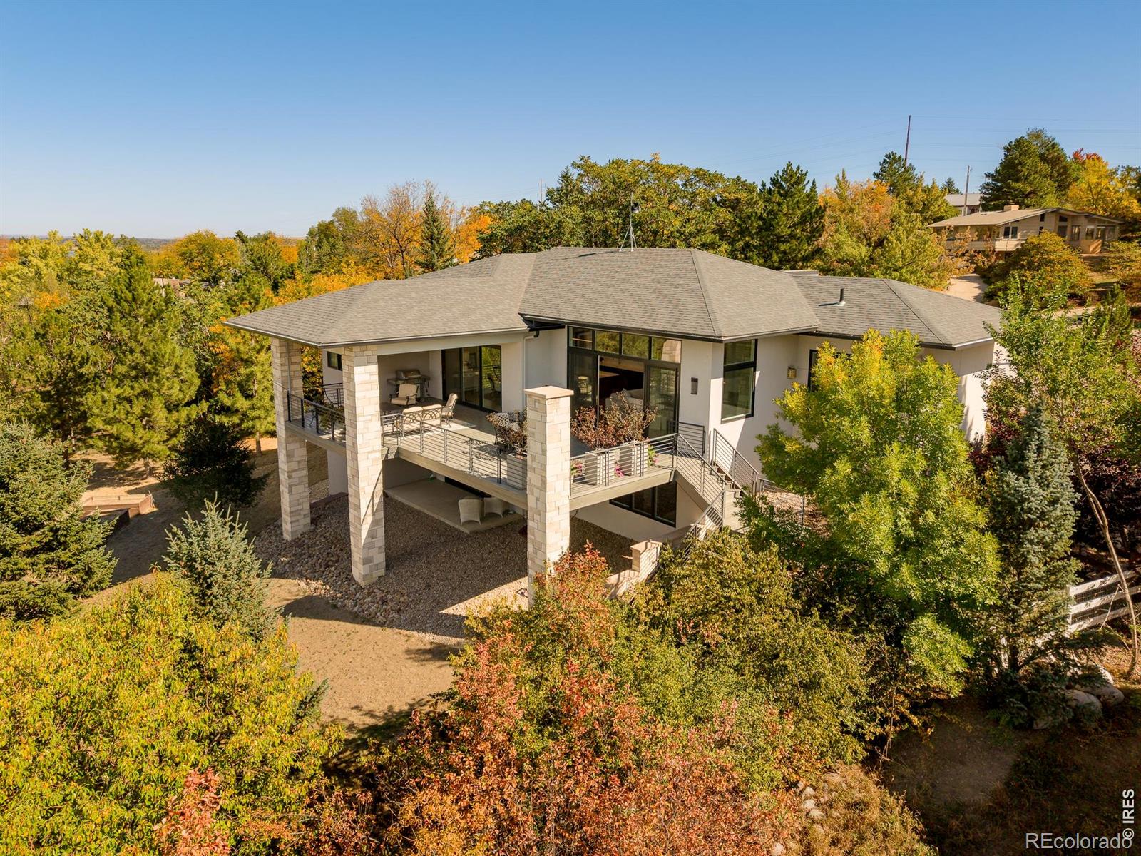 975 Westview Drive