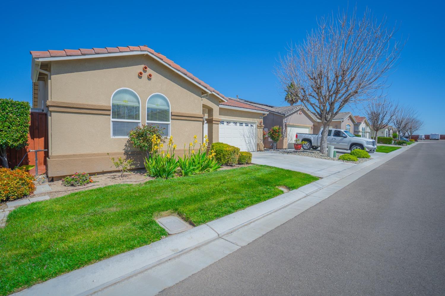 2966 La Vina Circle