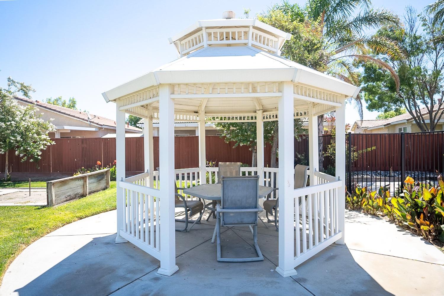 2966 La Vina Circle