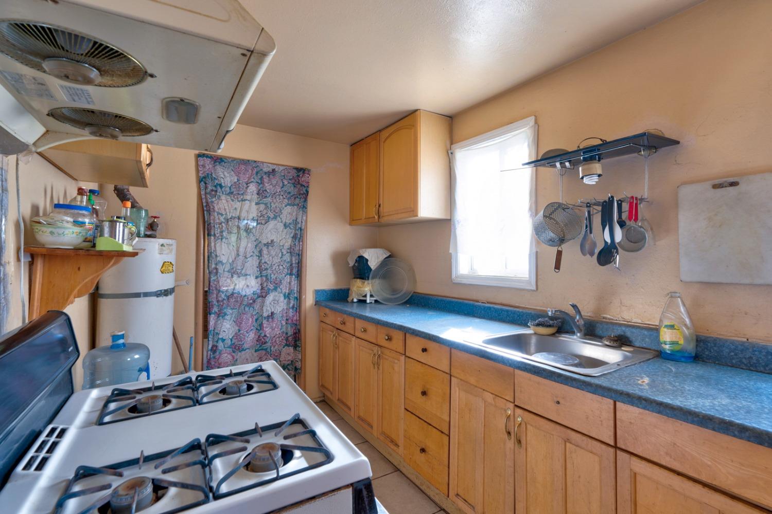515 W 10th Street