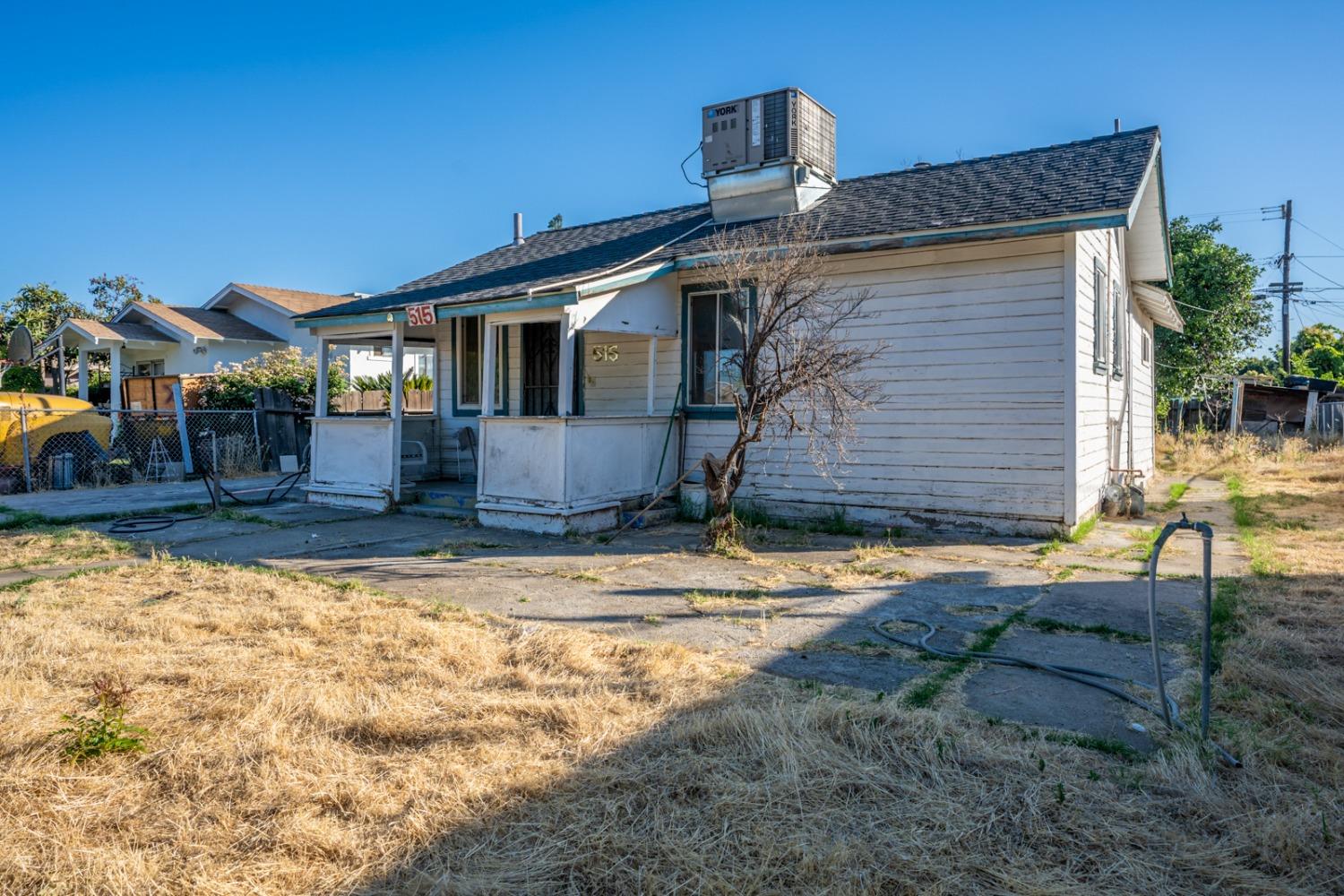 515 W 10th Street