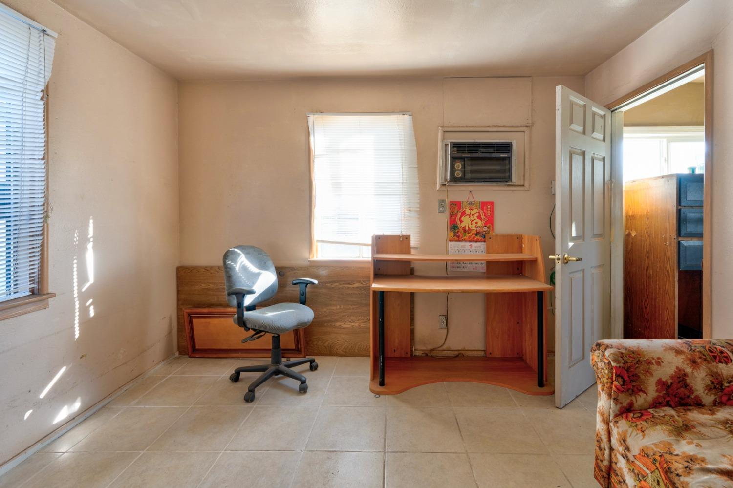 515 W 10th Street
