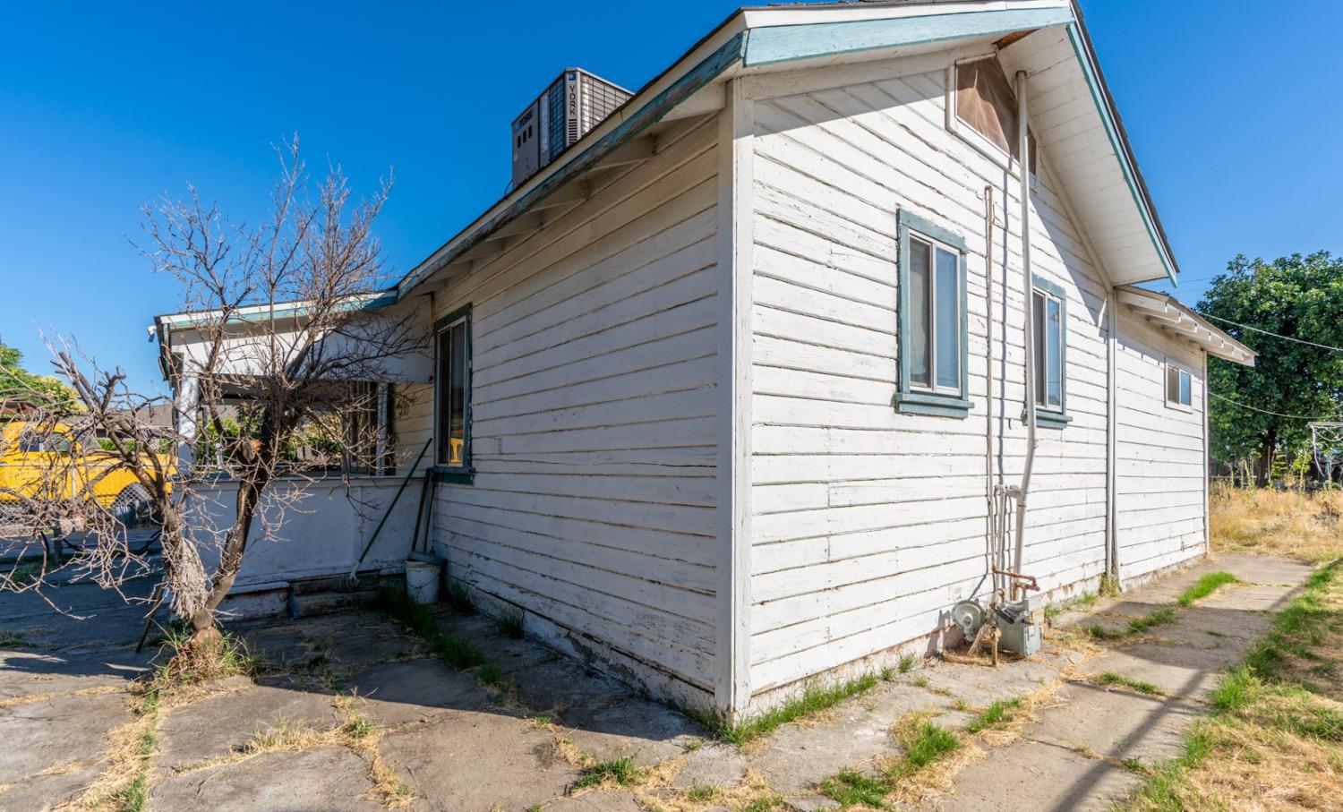 515 W 10th Street