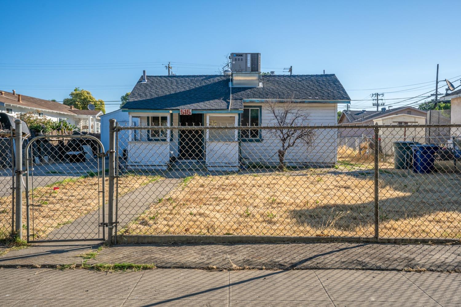 515 W 10th Street