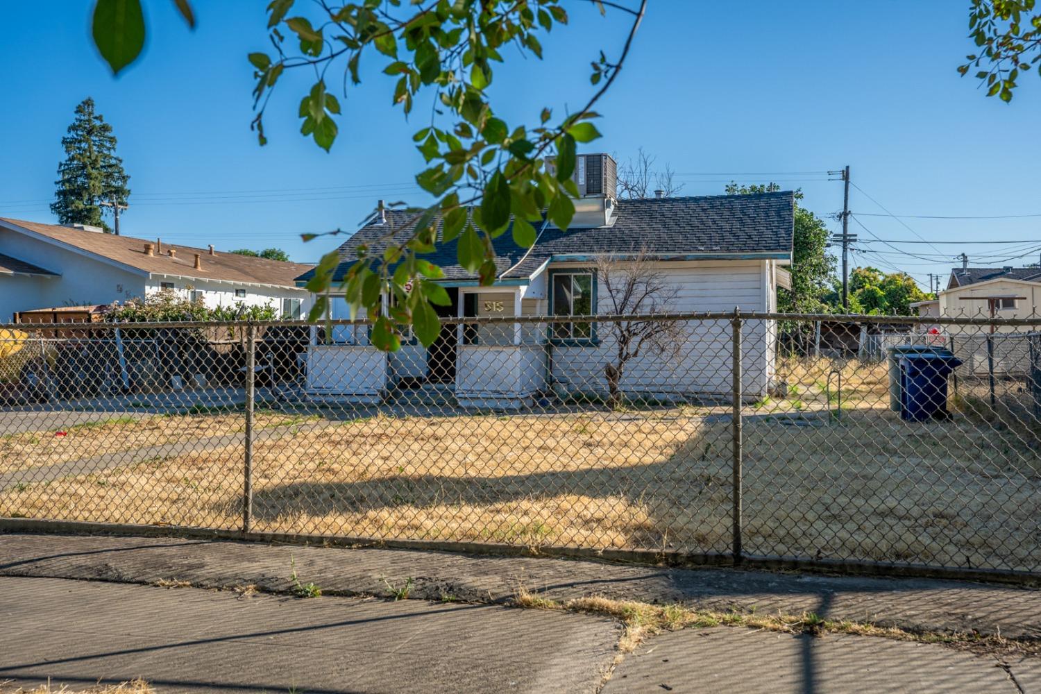 515 W 10th Street