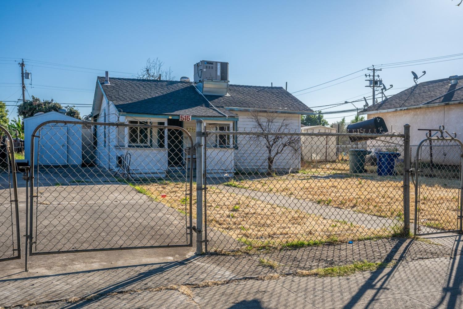 515 W 10th Street