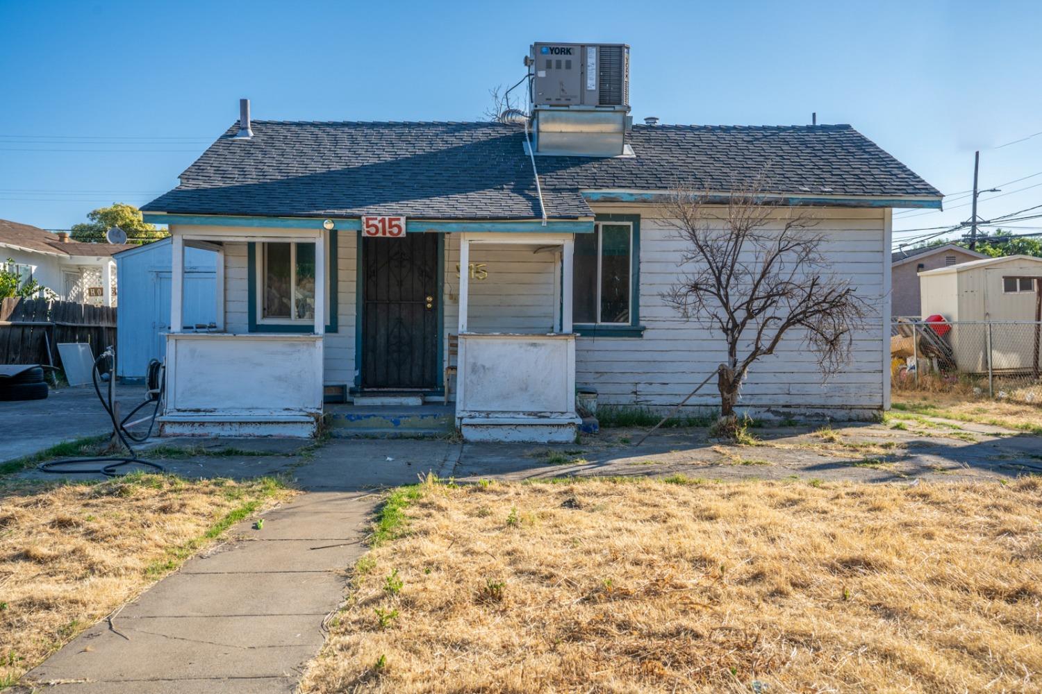 515 W 10th Street