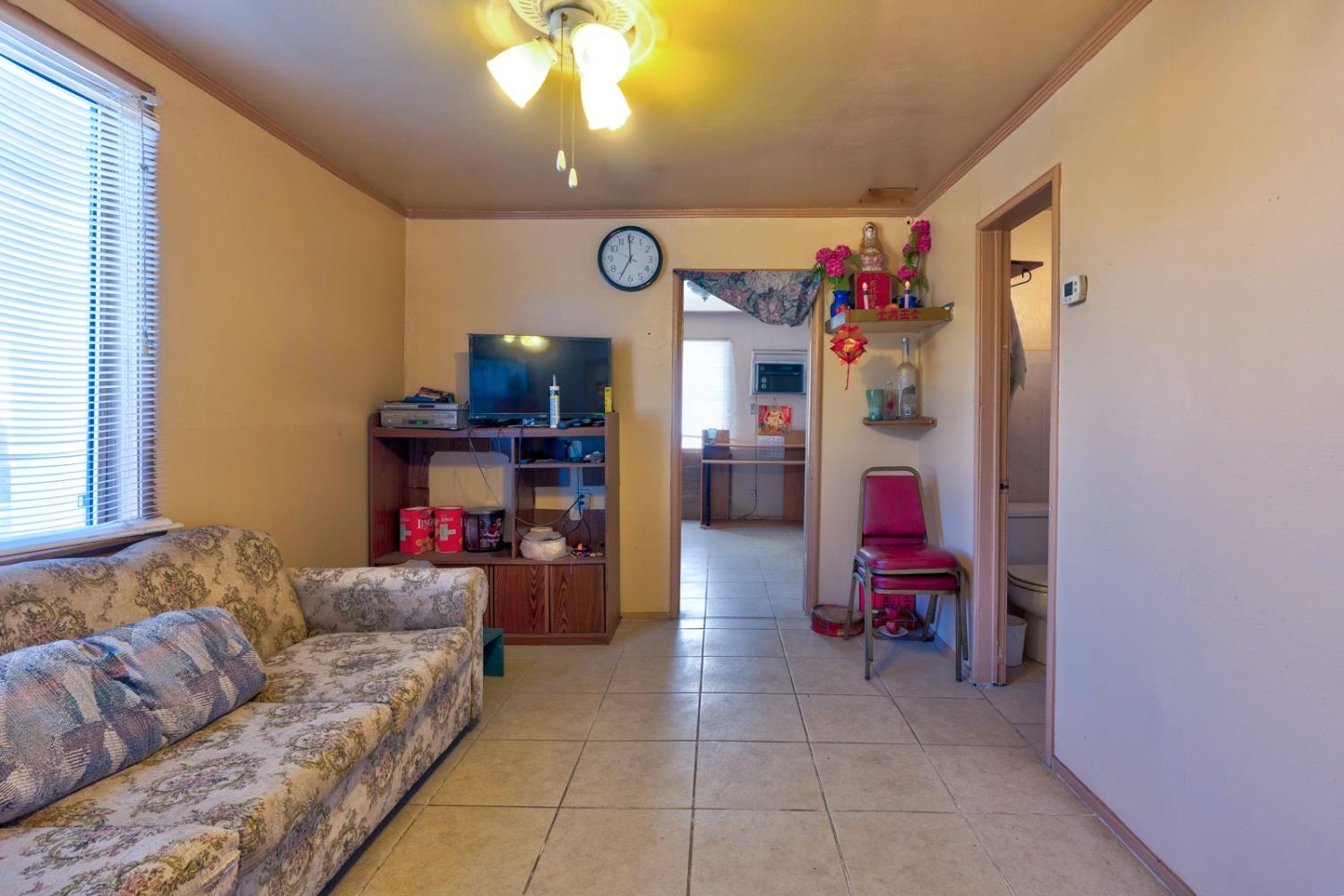 515 W 10th Street