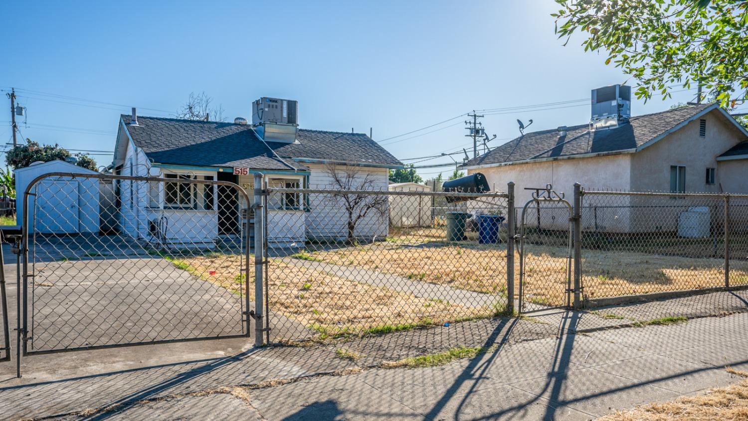 515 W 10th Street
