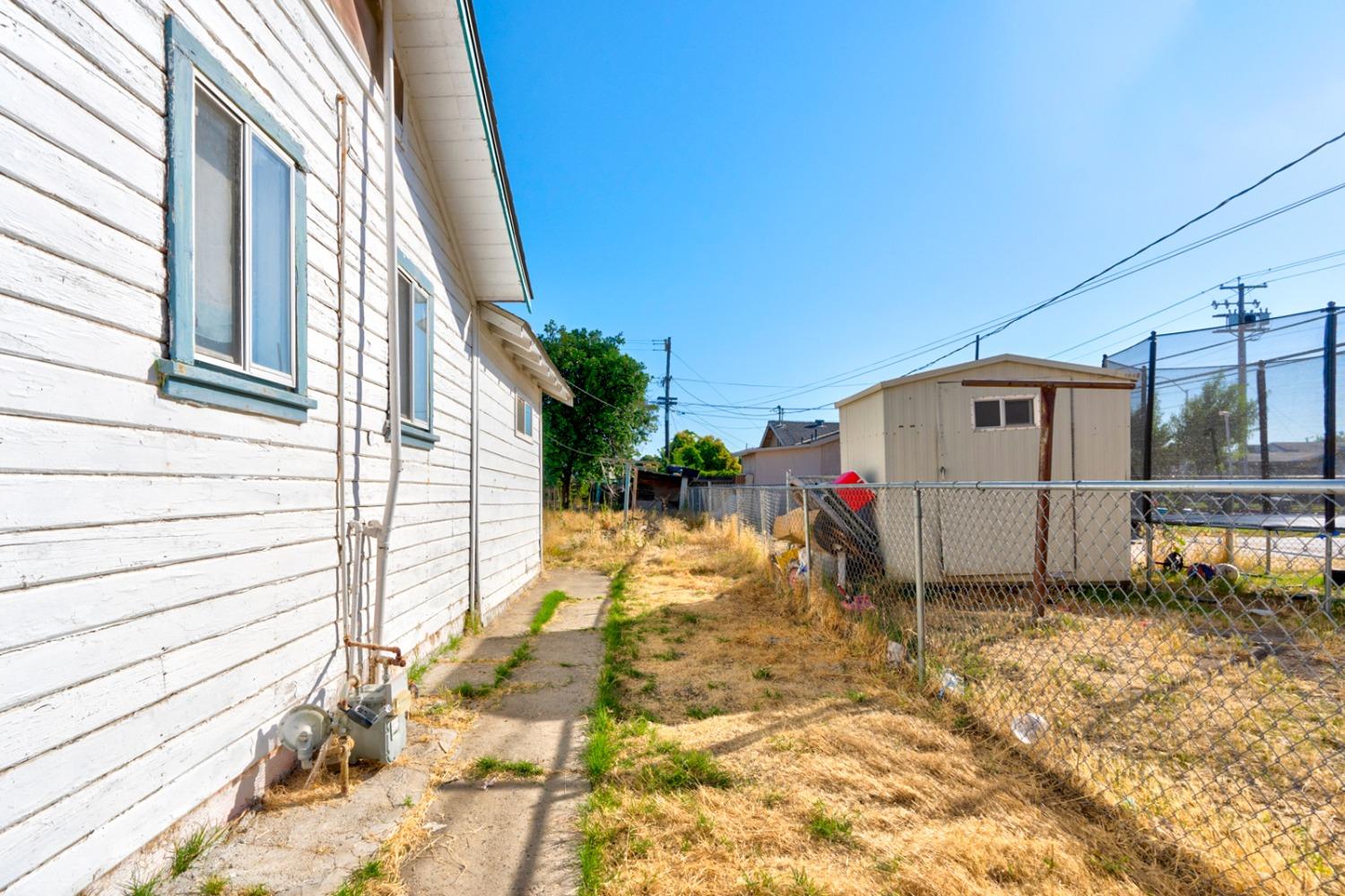 515 W 10th Street