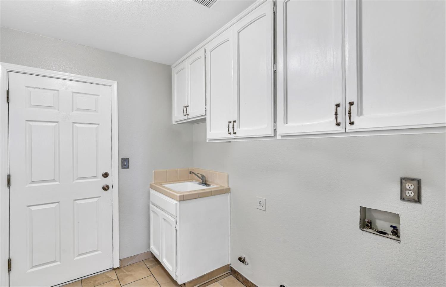 2083 Hastings Drive