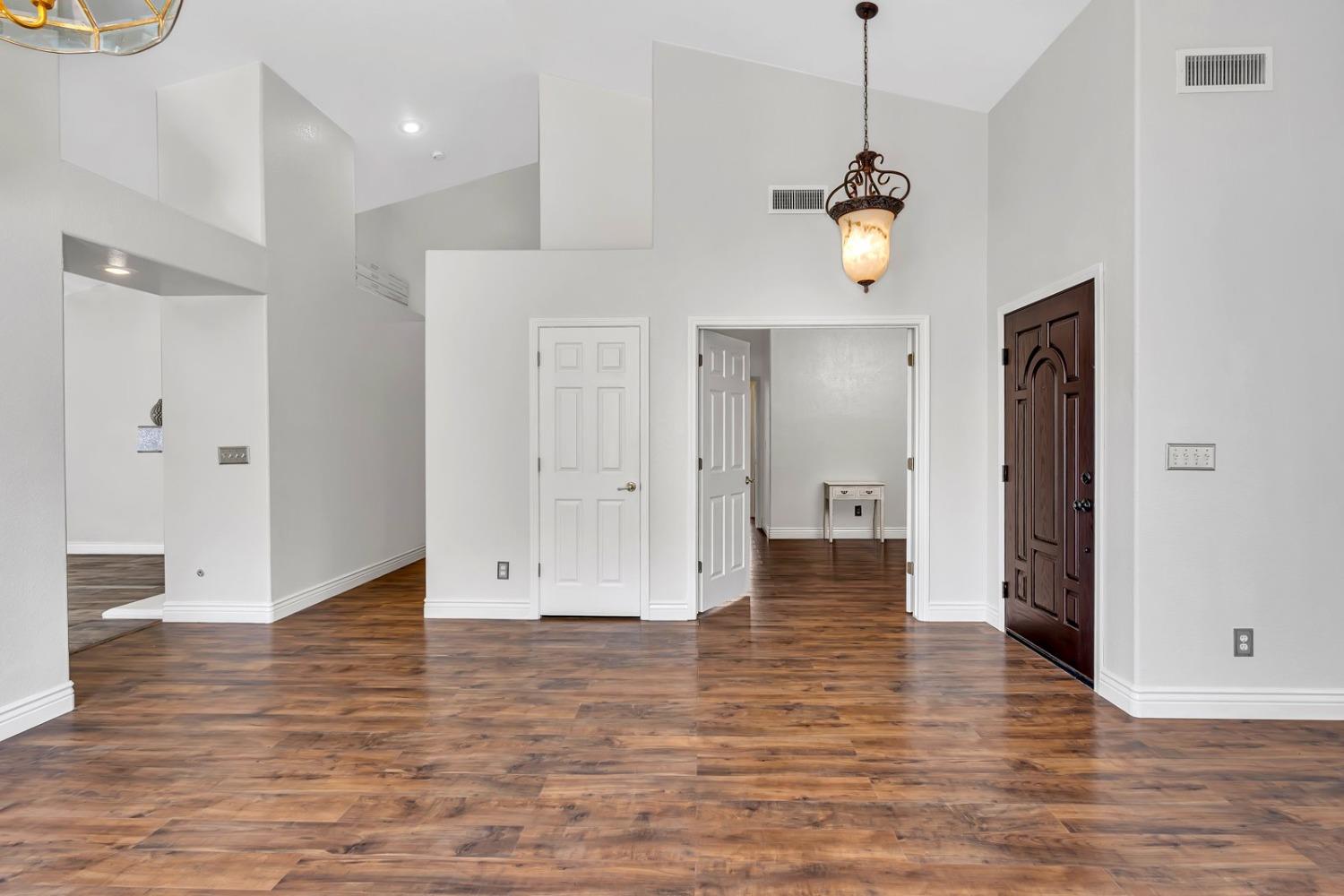 2083 Hastings Drive