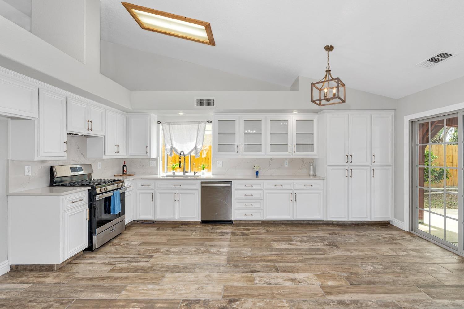 2083 Hastings Drive