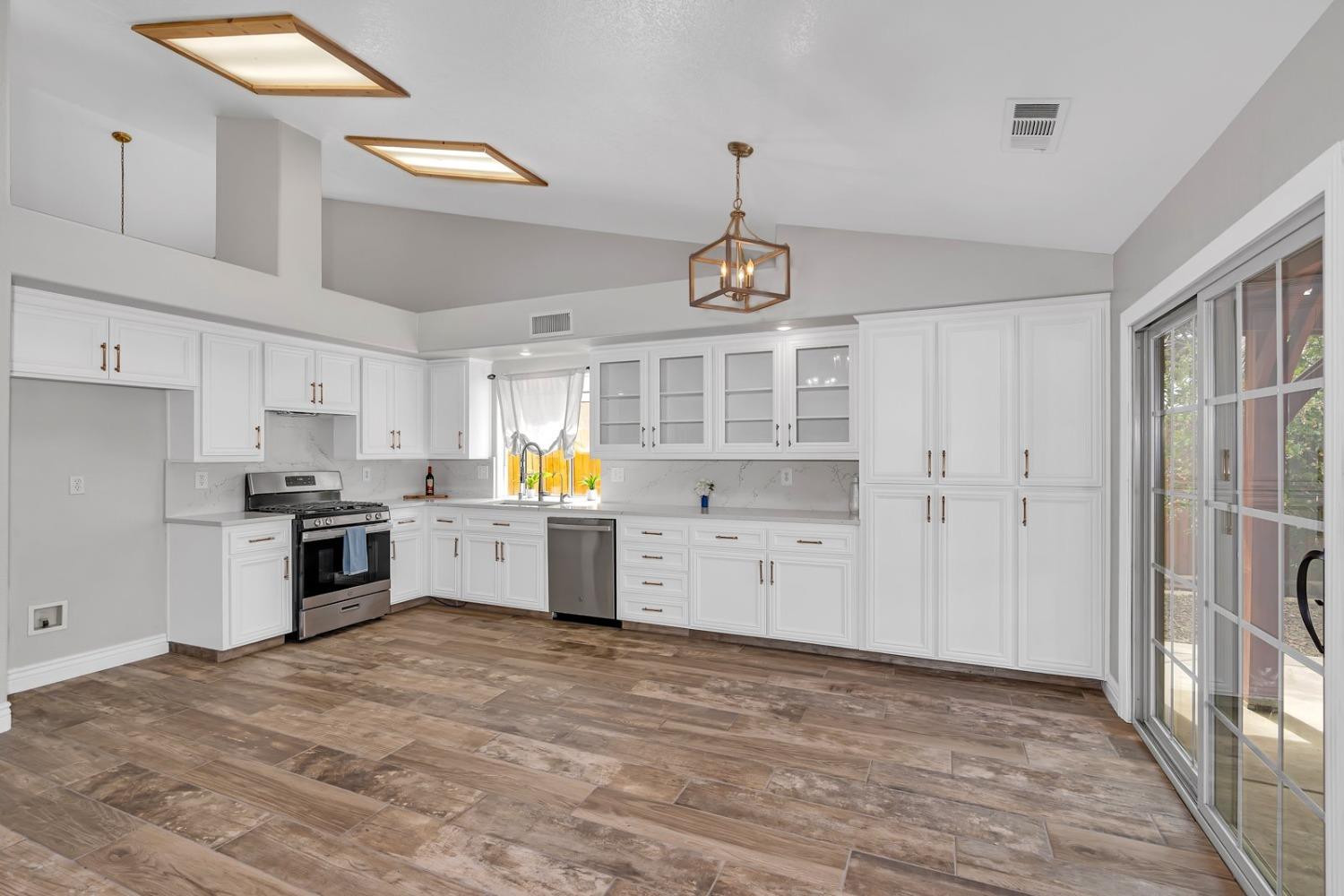 2083 Hastings Drive