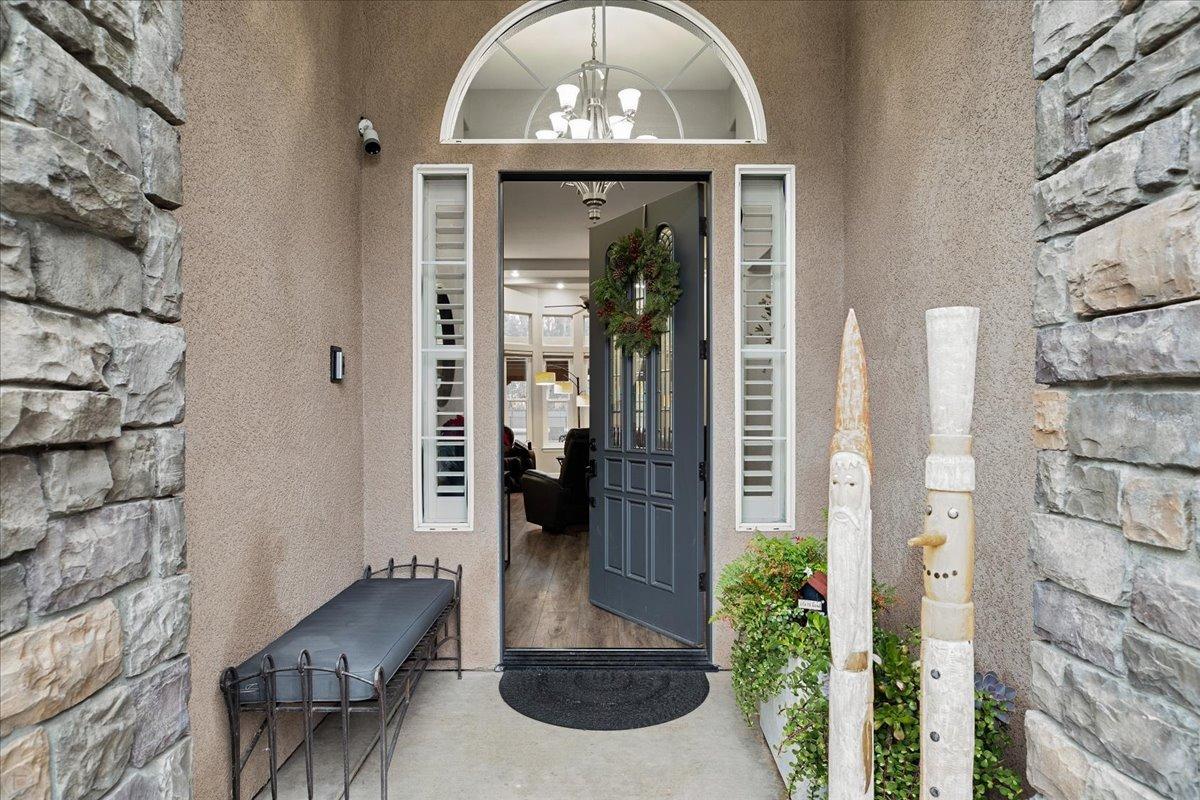 5220 Queen Elizabeth Drive