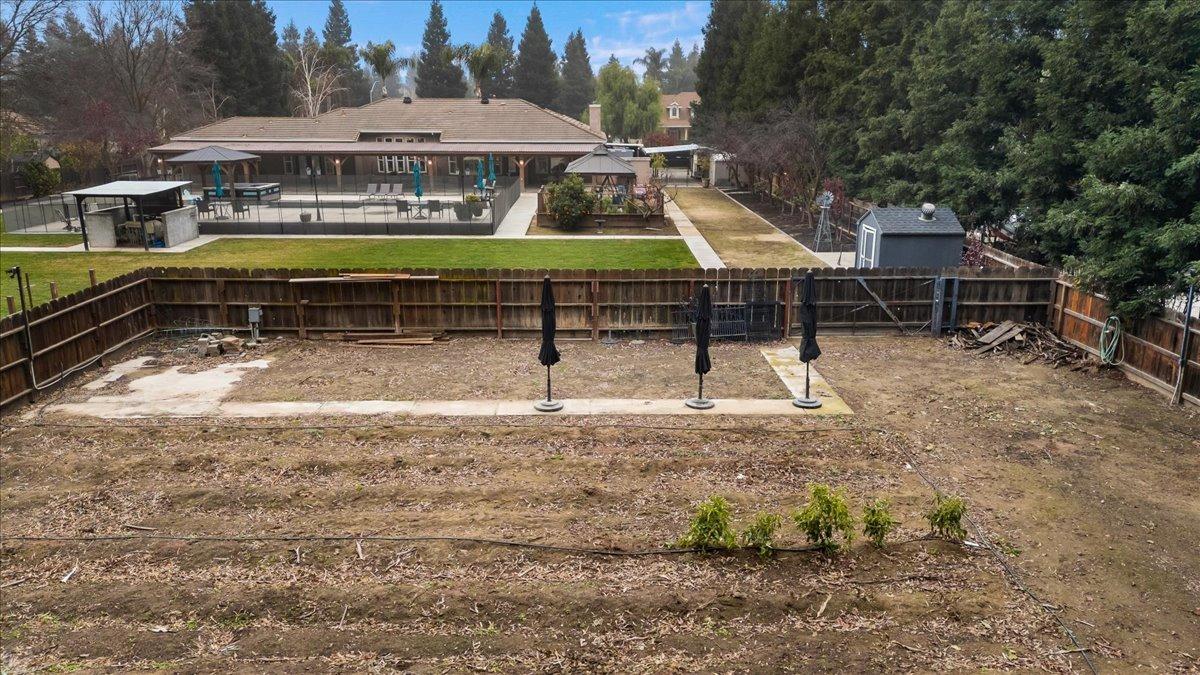 5220 Queen Elizabeth Drive