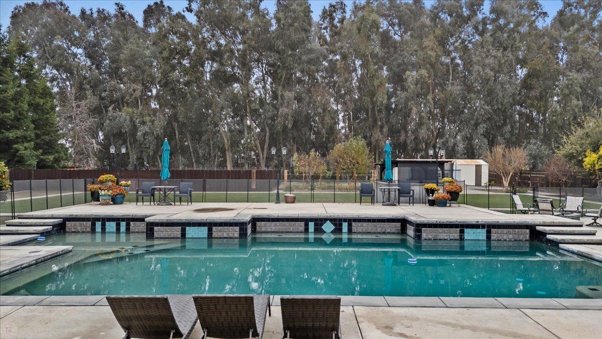 5220 Queen Elizabeth Drive