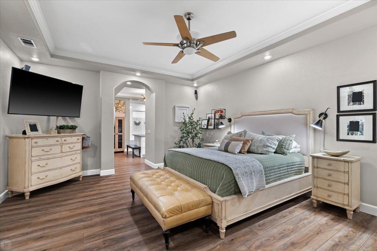 5220 Queen Elizabeth Drive