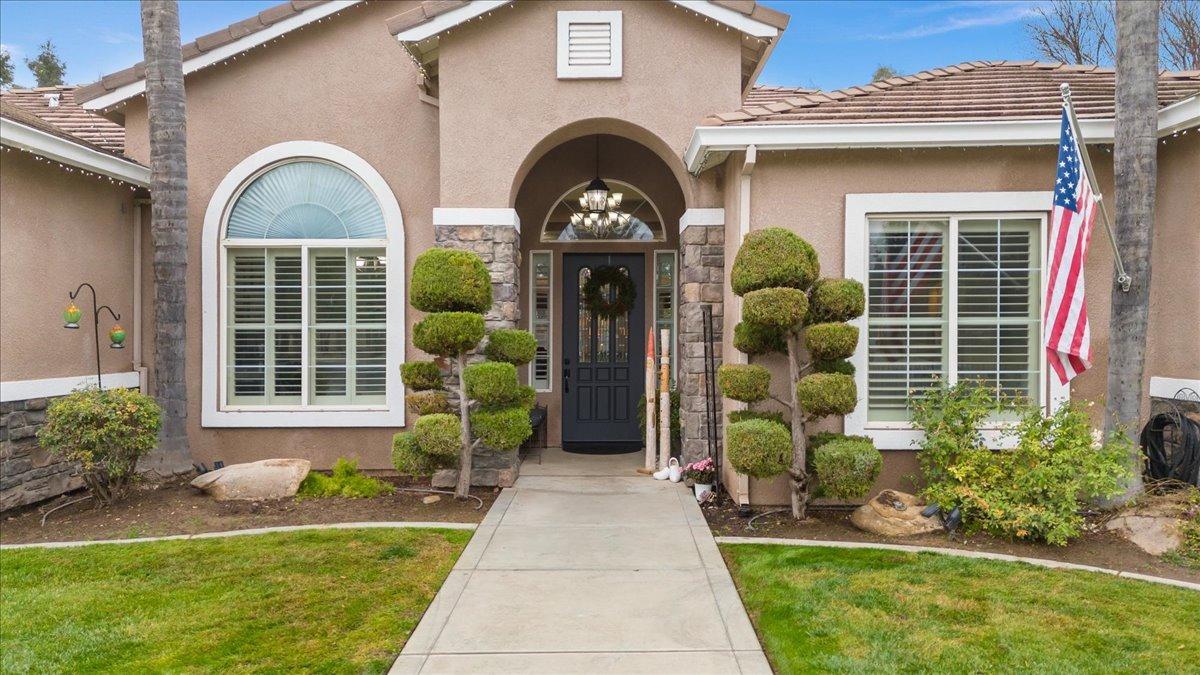 5220 Queen Elizabeth Drive