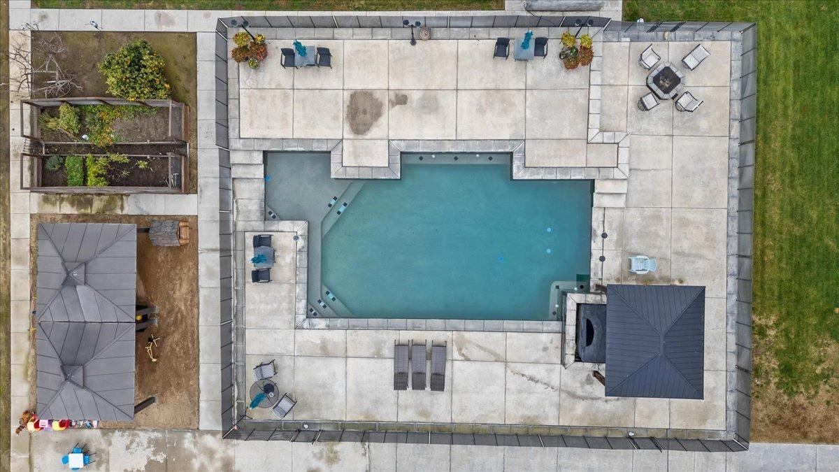 5220 Queen Elizabeth Drive