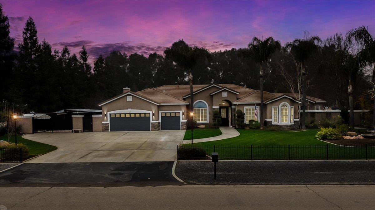 5220 Queen Elizabeth Drive
