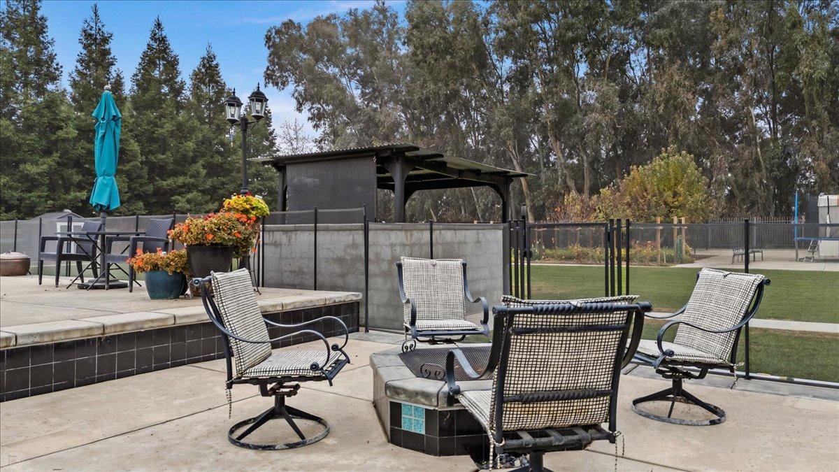 5220 Queen Elizabeth Drive