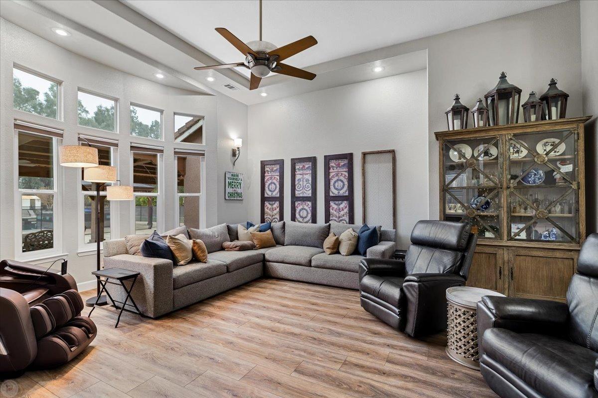 5220 Queen Elizabeth Drive
