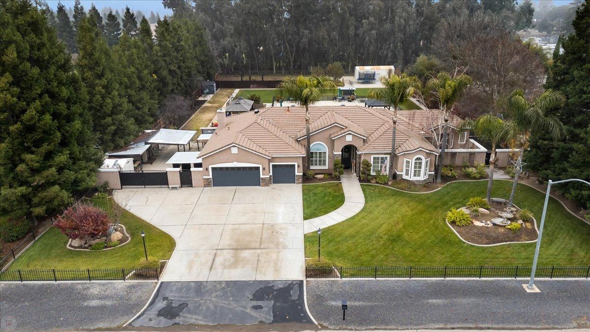 5220 Queen Elizabeth Drive