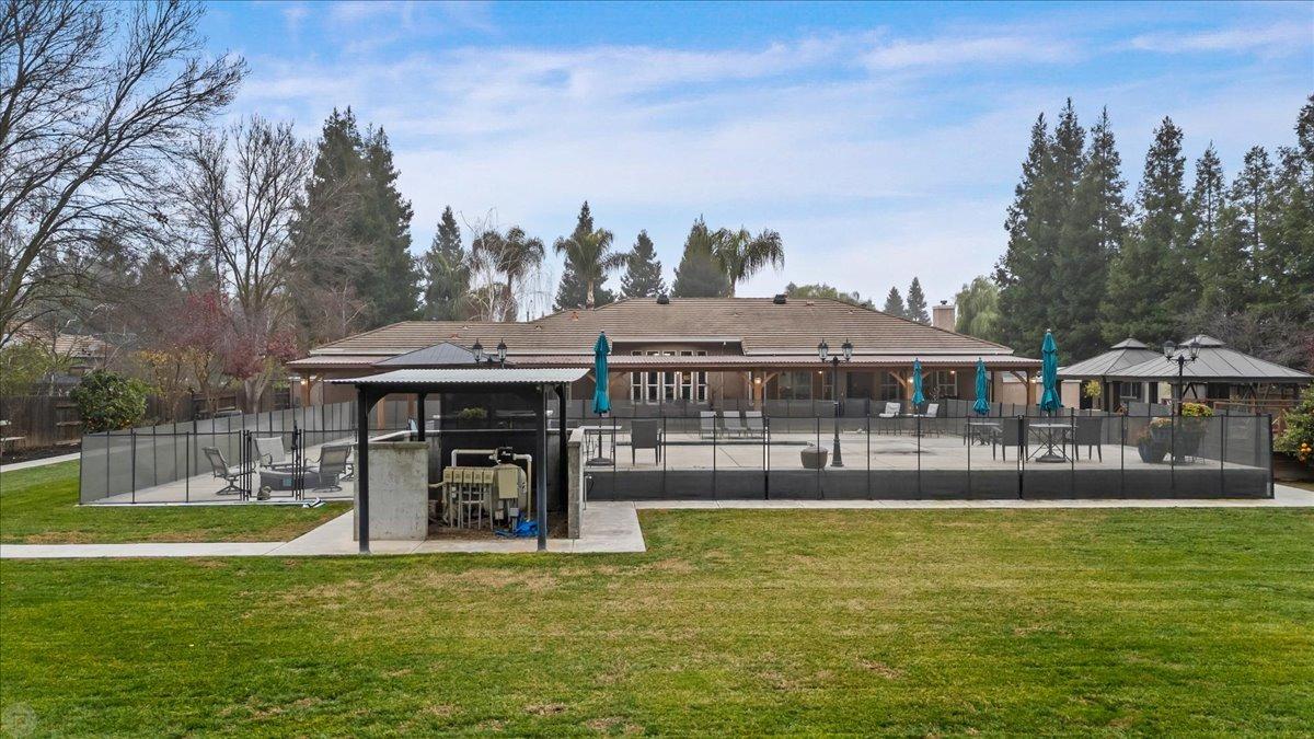 5220 Queen Elizabeth Drive