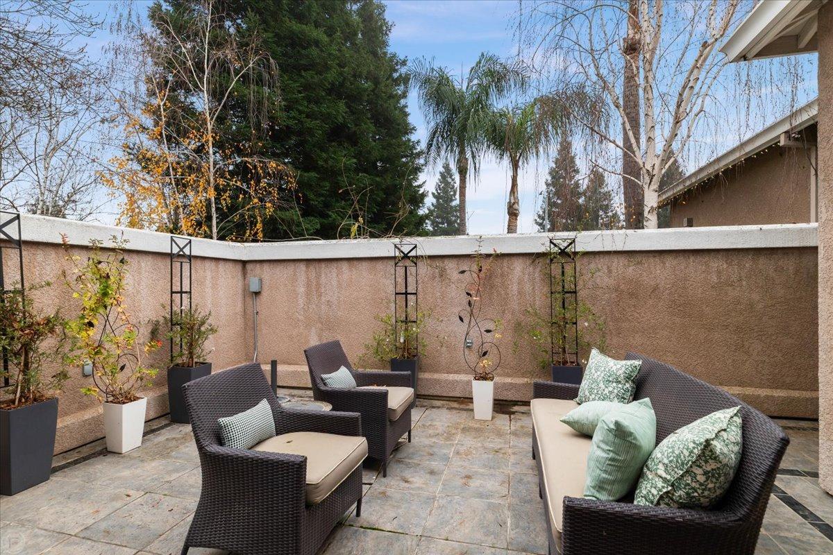 5220 Queen Elizabeth Drive