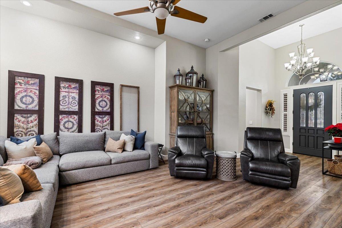 5220 Queen Elizabeth Drive
