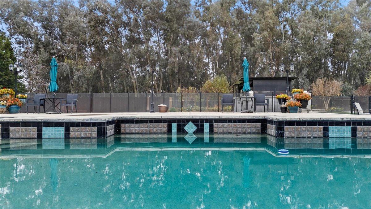 5220 Queen Elizabeth Drive