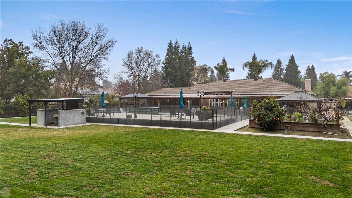5220 Queen Elizabeth Drive