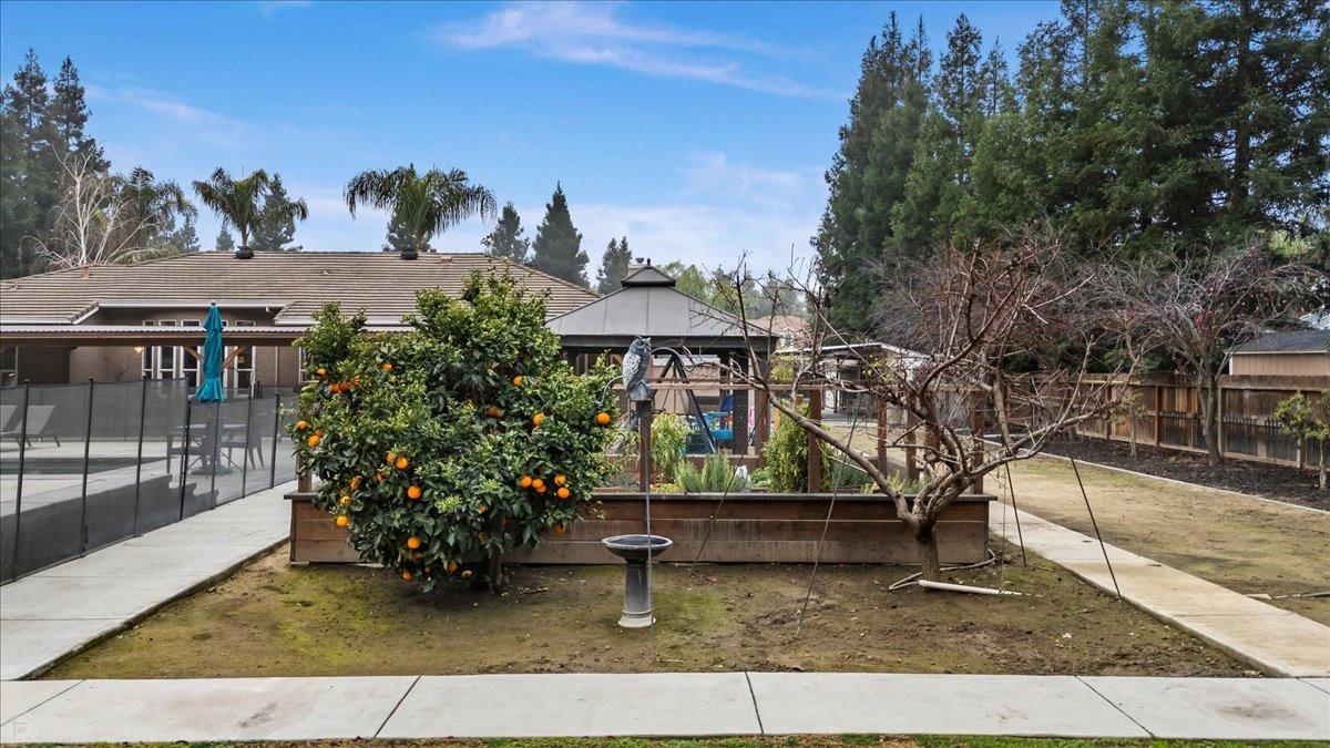 5220 Queen Elizabeth Drive