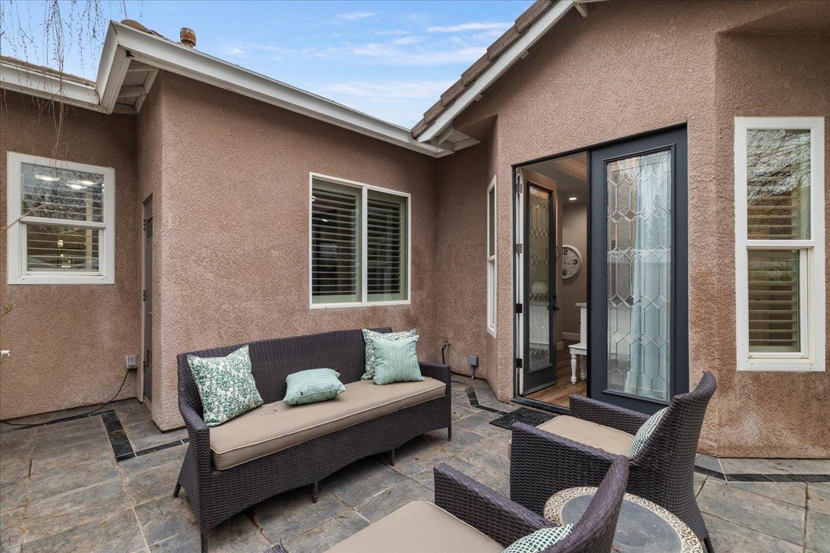 5220 Queen Elizabeth Drive