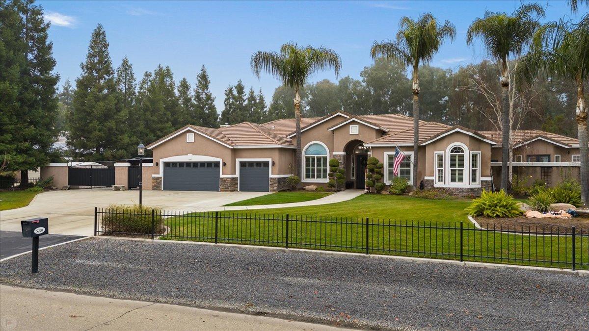 5220 Queen Elizabeth Drive