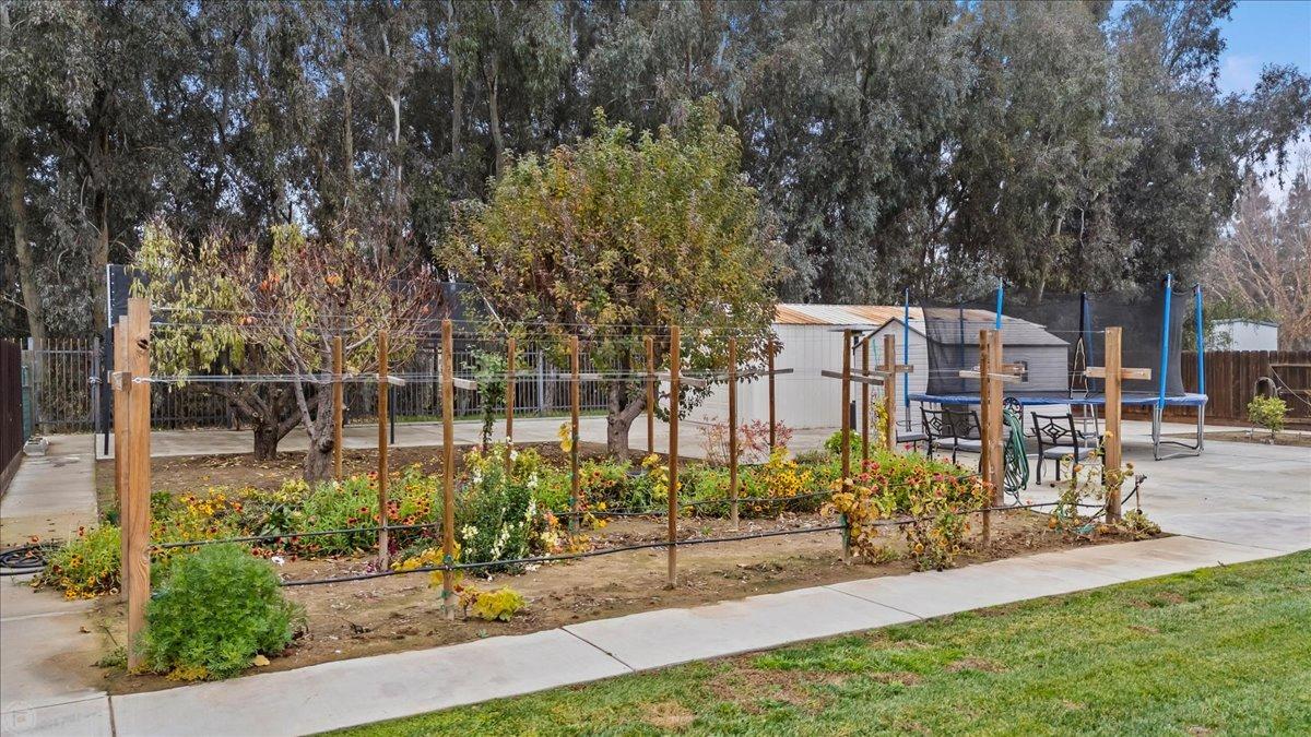 5220 Queen Elizabeth Drive