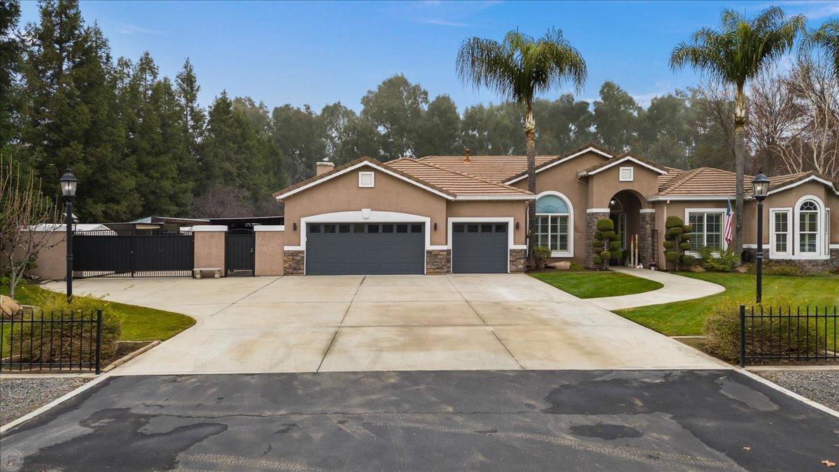 5220 Queen Elizabeth Drive