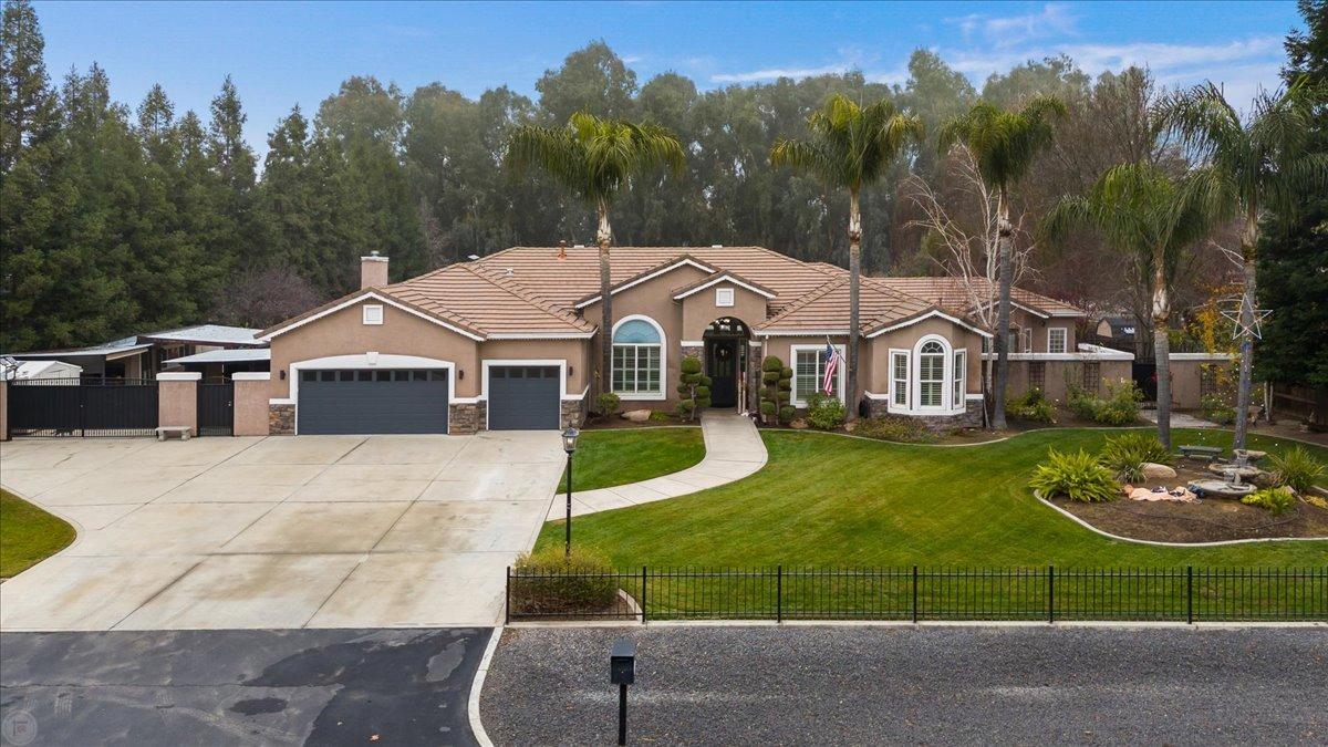 5220 Queen Elizabeth Drive