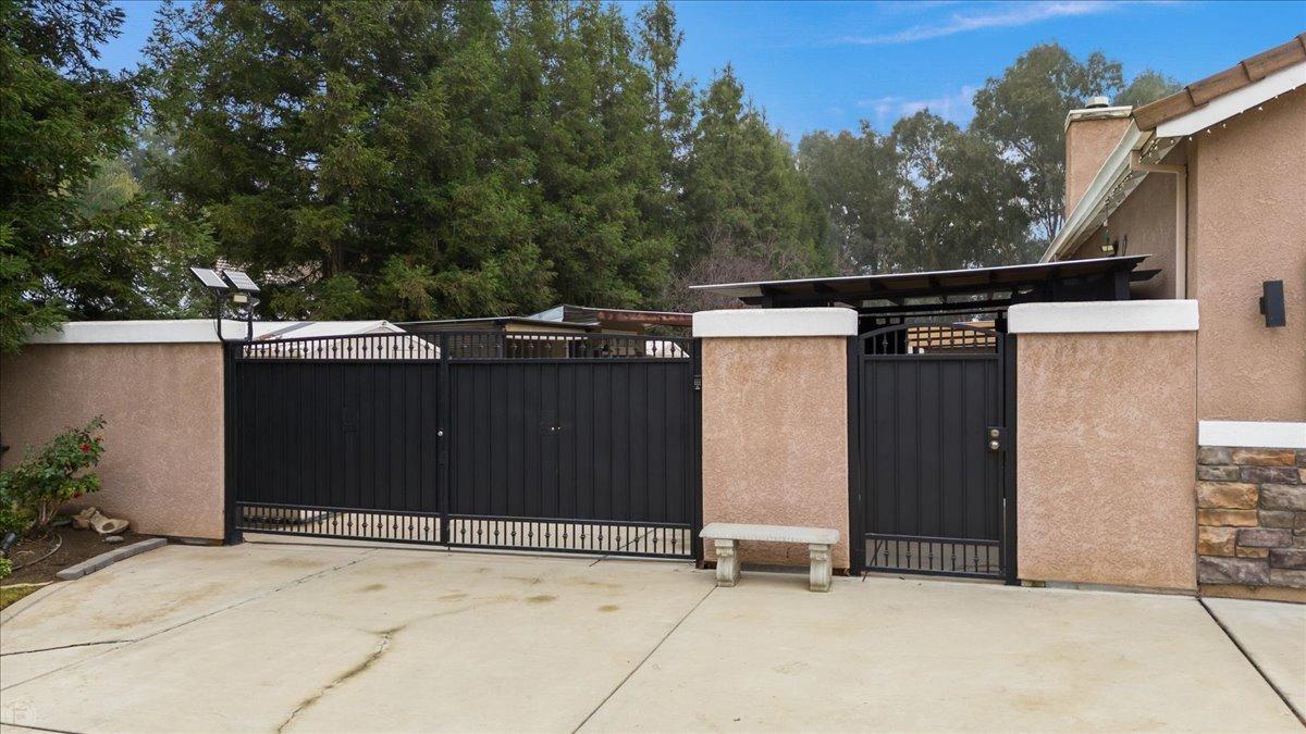 5220 Queen Elizabeth Drive
