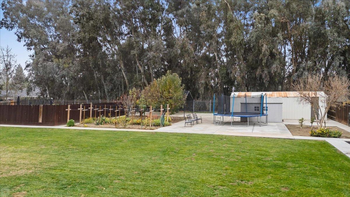 5220 Queen Elizabeth Drive