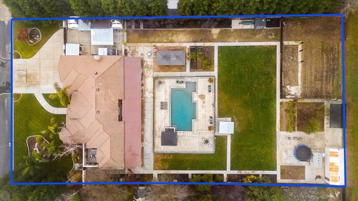5220 Queen Elizabeth Drive
