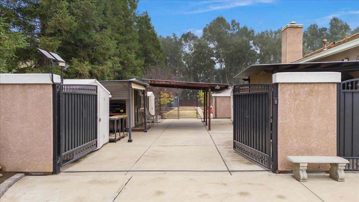 5220 Queen Elizabeth Drive